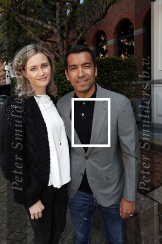 Amsterdam 29 mei 2019
10 jaar magazine Helden geporesnteerd bij Gassan Diamonds.
Frits en Barbara Barend praten met inge de Bruijn Ronald Koeman en Giovanni Bronkhorst. Giovanni kwam met zijn vrouiw zoon en vader en moeder