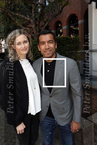 Amsterdam 29 mei 2019
10 jaar magazine Helden geporesnteerd bij Gassan Diamonds.
Frits en Barbara Barend praten met inge de Bruijn Ronald Koeman en Giovanni Bronkhorst. Giovanni kwam met zijn vrouiw zoon en vader en moeder