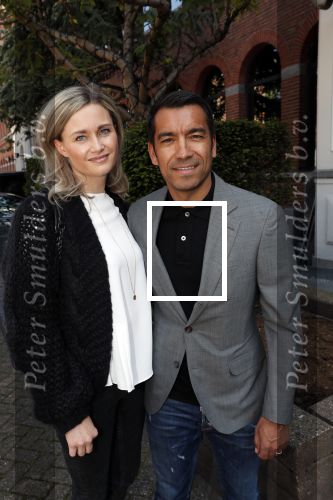Amsterdam 29 mei 2019
10 jaar magazine Helden geporesnteerd bij Gassan Diamonds.
Frits en Barbara Barend praten met inge de Bruijn Ronald Koeman en Giovanni Bronkhorst. Giovanni kwam met zijn vrouiw zoon en vader en moeder