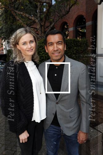 Amsterdam 29 mei 2019
10 jaar magazine Helden geporesnteerd bij Gassan Diamonds.
Frits en Barbara Barend praten met inge de Bruijn Ronald Koeman en Giovanni Bronkhorst. Giovanni kwam met zijn vrouiw zoon en vader en moeder