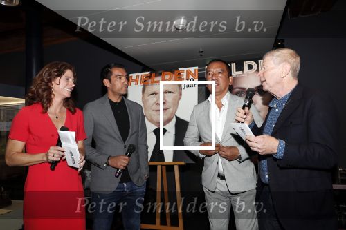 Amsterdam 29 mei 2019
10 jaar magazine Helden geporesnteerd bij Gassan Diamonds.
Frits en Barbara Barend praten met inge de Bruijn Ronald Koeman en Giovanni Bronkhorst. Giovanni kwam met zijn vrouiw zoon en vader en moeder