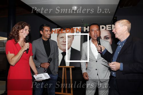 Amsterdam 29 mei 2019
10 jaar magazine Helden geporesnteerd bij Gassan Diamonds.
Frits en Barbara Barend praten met inge de Bruijn Ronald Koeman en Giovanni Bronkhorst. Giovanni kwam met zijn vrouiw zoon en vader en moeder