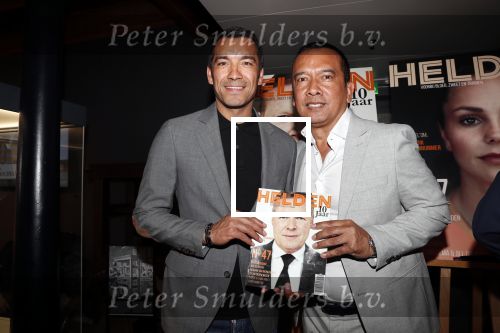 Amsterdam 29 mei 2019
10 jaar magazine Helden geporesnteerd bij Gassan Diamonds.
Frits en Barbara Barend praten met inge de Bruijn Ronald Koeman en Giovanni Bronkhorst. Giovanni kwam met zijn vrouiw zoon en vader en moeder