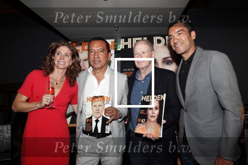 Amsterdam 29 mei 2019
10 jaar magazine Helden geporesnteerd bij Gassan Diamonds.
Frits en Barbara Barend praten met inge de Bruijn Ronald Koeman en Giovanni Bronkhorst. Giovanni kwam met zijn vrouiw zoon en vader en moeder