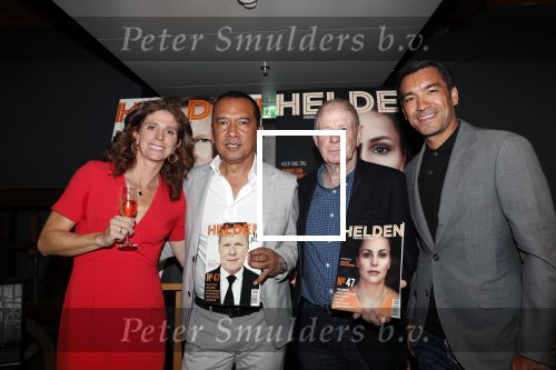 Amsterdam 29 mei 2019
10 jaar magazine Helden geporesnteerd bij Gassan Diamonds.
Frits en Barbara Barend praten met inge de Bruijn Ronald Koeman en Giovanni Bronkhorst. Giovanni kwam met zijn vrouiw zoon en vader en moeder