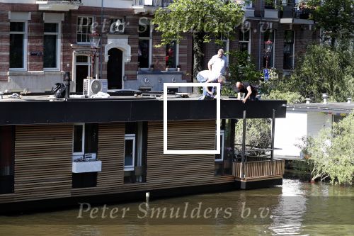 Amsterdam 22 mei 2019
Hans v d Togt is zijn woonark / woonboot compleet aan het verbouwen.