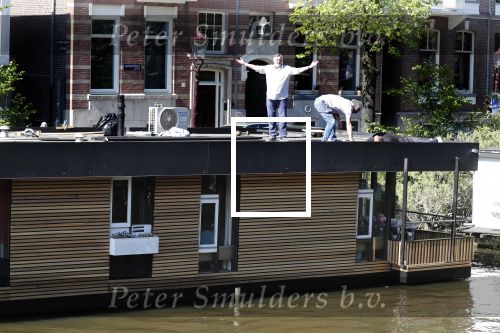 Amsterdam 22 mei 2019
Hans v d Togt is zijn woonark / woonboot compleet aan het verbouwen.