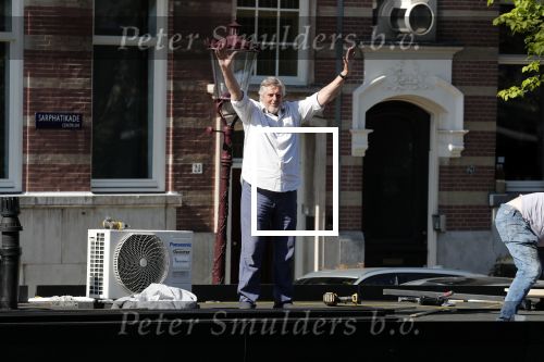 Amsterdam 22 mei 2019
Hans v d Togt is zijn woonark / woonboot compleet aan het verbouwen.