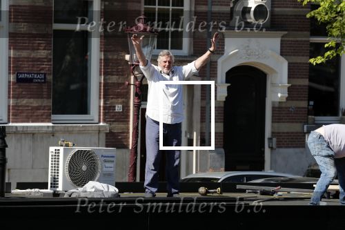 Amsterdam 22 mei 2019
Hans v d Togt is zijn woonark / woonboot compleet aan het verbouwen.