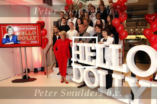 Amsterdam 21 mei 2019
iris v d Ende presnteert met haar bedrijf medialane de cast van hello Dolly met oa Simone Kleinsman Paul de Leeuw Freek Bartels Jorgen Raymann en Marjolein Touw.