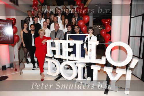 Amsterdam 21 mei 2019
iris v d Ende presnteert met haar bedrijf medialane de cast van hello Dolly met oa Simone Kleinsman Paul de Leeuw Freek Bartels Jorgen Raymann en Marjolein Touw.