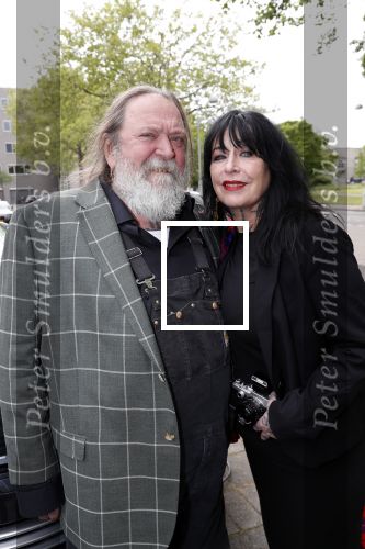 Amsterdam 17 mei 2019
Opening Art Zuid door Jan des Bouvrie. Henk en Louise Schiffmacher