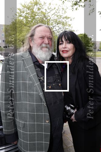 Amsterdam 17 mei 2019
Opening Art Zuid door Jan des Bouvrie. Henk en Louise Schiffmacher