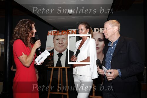 Amsterdam 29 mei 2019
10 jaar magazine Helden geporesnteerd bij Gassan Diamonds.
Frits en Barbara Barend praten met inge de Bruijn Ronald Koeman en Giovanni Bronkhorst.