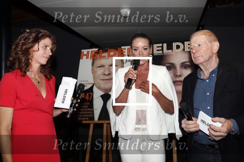 Amsterdam 29 mei 2019
10 jaar magazine Helden geporesnteerd bij Gassan Diamonds.
Frits en Barbara Barend praten met inge de Bruijn Ronald Koeman en Giovanni Bronkhorst.