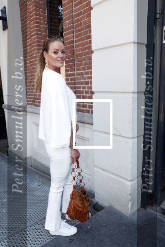 Amsterdam 29 mei 2019
10 jaar magazine Helden geporesnteerd bij Gassan Diamonds.
Frits en Barbara Barend praten met inge de Bruijn Ronald Koeman en Giovanni Bronkhorst.