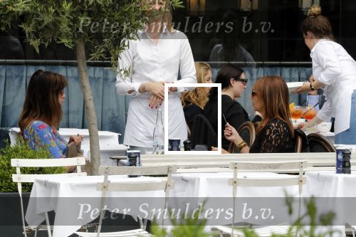 Amsterdam 4 juni 2019
Isa Hoes en Nada v Nie op terras