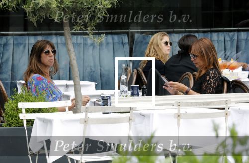 Amsterdam 4 juni 2019
Isa Hoes en Nada v Nie op terras