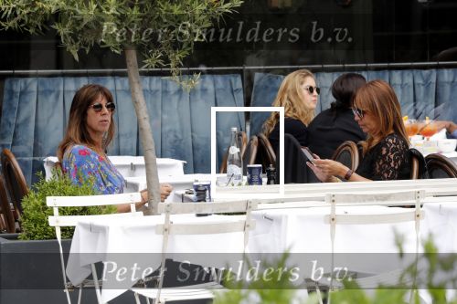Amsterdam 4 juni 2019
Isa Hoes en Nada v Nie op terras