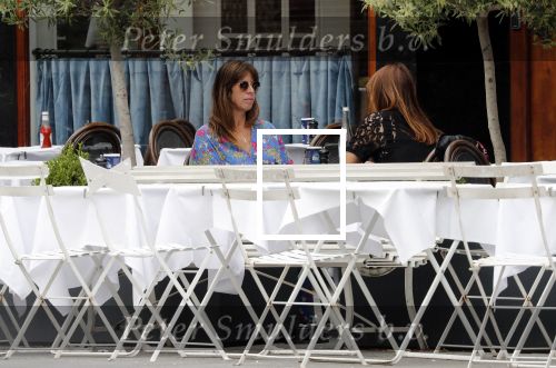 Amsterdam 4 juni 2019
Isa Hoes en Nada v Nie op terras