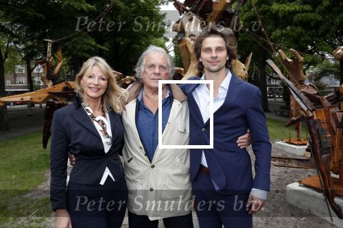 Amsterdam 17 mei 2019
Opening Art Zuid door Jan des Bouvrie. De zoon van Jan Cremer , ivan Cremer had ook een heel mooi kunstwerk gemaakt. jan kwam met zijn vrouw Babette