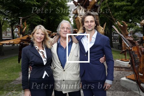 Amsterdam 17 mei 2019
Opening Art Zuid door Jan des Bouvrie. De zoon van Jan Cremer , ivan Cremer had ook een heel mooi kunstwerk gemaakt. jan kwam met zijn vrouw Babette