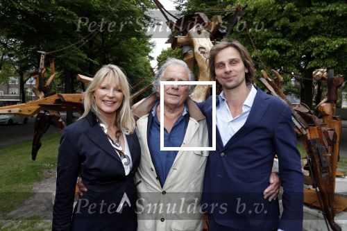 Amsterdam 17 mei 2019
Opening Art Zuid door Jan des Bouvrie. De zoon van Jan Cremer , ivan Cremer had ook een heel mooi kunstwerk gemaakt. jan kwam met zijn vrouw Babette