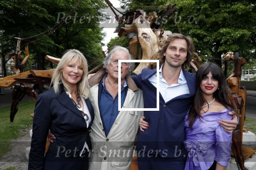 Amsterdam 17 mei 2019
Opening Art Zuid door Jan des Bouvrie. De zoon van Jan Cremer , ivan Cremer had ook een heel mooi kunstwerk gemaakt. jan kwam met zijn vrouw Babette