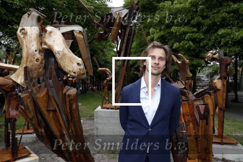 Amsterdam 17 mei 2019
Opening Art Zuid door Jan des Bouvrie. De zoon van Jan Cremer , ivan Cremer had ook een heel mooi kunstwerk gemaakt.