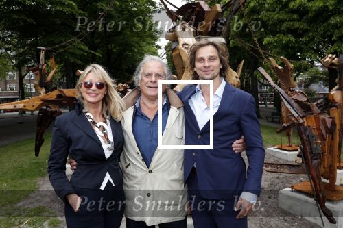 Amsterdam 17 mei 2019
Opening Art Zuid door Jan des Bouvrie. De zoon van Jan Cremer , ivan Cremer had ook een heel mooi kunstwerk gemaakt. jan kwam met zijn vrouw Babette