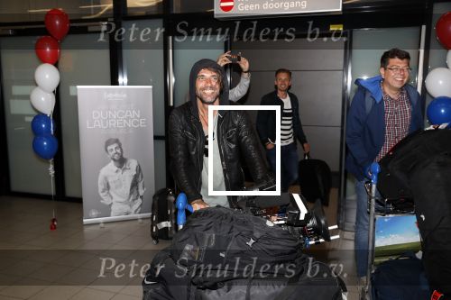 Schiphol  19 mei 2019
Vele fans wachten Duncan Laurence op nadat hij op schiphol is geland . De avond ervoor heeft hij het songfestival gewonnen in israel. Jaap Hilhorst en Koos v Plateringen