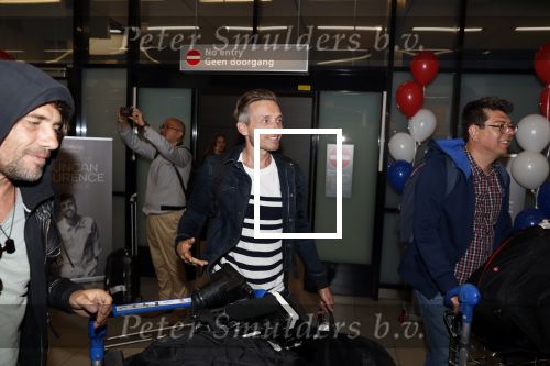 Schiphol  19 mei 2019
Vele fans wachten Duncan Laurence op nadat hij op schiphol is geland . De avond ervoor heeft hij het songfestival gewonnen in israel. Jaap Hilhorst en Koos v Plateringen