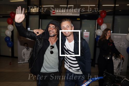 Schiphol  19 mei 2019
Vele fans wachten Duncan Laurence op nadat hij op schiphol is geland . De avond ervoor heeft hij het songfestival gewonnen in israel. Jaap Hilhorst en Koos v Plateringen