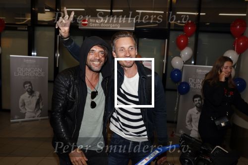 Schiphol  19 mei 2019
Vele fans wachten Duncan Laurence op nadat hij op schiphol is geland . De avond ervoor heeft hij het songfestival gewonnen in israel. Jaap Hilhorst en Koos v Plateringen