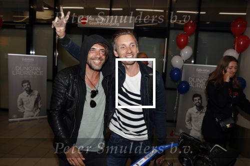 Schiphol  19 mei 2019
Vele fans wachten Duncan Laurence op nadat hij op schiphol is geland . De avond ervoor heeft hij het songfestival gewonnen in israel. Jaap Hilhorst en Koos v Plateringen