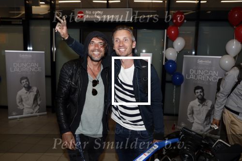 Schiphol  19 mei 2019
Vele fans wachten Duncan Laurence op nadat hij op schiphol is geland . De avond ervoor heeft hij het songfestival gewonnen in israel. Jaap Hilhorst en Koos v Plateringen
