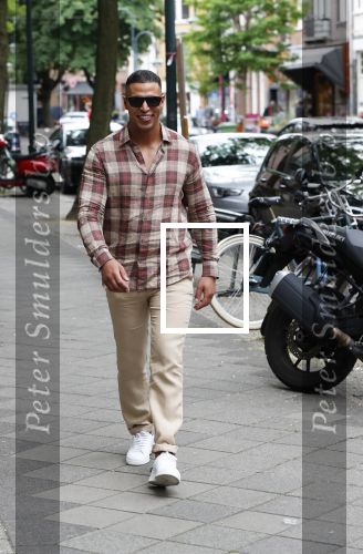 Amsterdam 4 juni 2019
Jalal Oba met zijn dochter op de cornelis schuytstraat