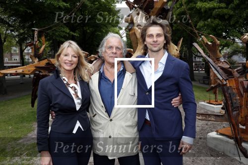 Amsterdam 17 mei 2019
Opening Art Zuid door Jan des Bouvrie. De zoon van Jan Cremer , ivan Cremer had ook een heel mooi kunstwerk gemaakt. jan kwam met zijn vrouw Babette