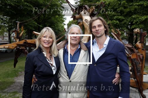 Amsterdam 17 mei 2019
Opening Art Zuid door Jan des Bouvrie. De zoon van Jan Cremer , ivan Cremer had ook een heel mooi kunstwerk gemaakt. jan kwam met zijn vrouw Babette