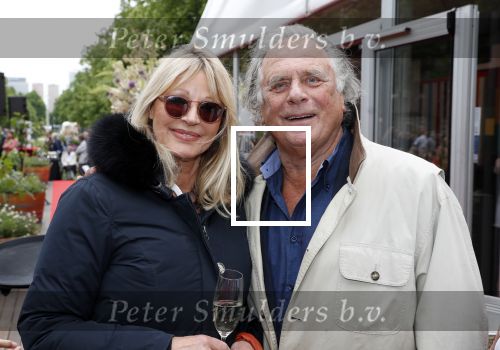 Amsterdam 17 mei 2019
Opening Art Zuid door Jan des Bouvrie. De zoon van Jan Cremer , ivan Cremer had ook een heel mooi kunstwerk gemaakt. jan kwam met zijn vrouw Babette