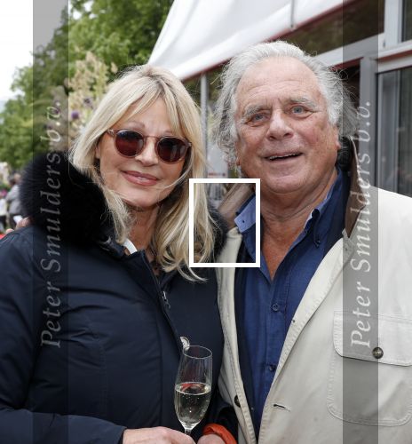 Amsterdam 17 mei 2019
Opening Art Zuid door Jan des Bouvrie. De zoon van Jan Cremer , ivan Cremer had ook een heel mooi kunstwerk gemaakt. jan kwam met zijn vrouw Babette