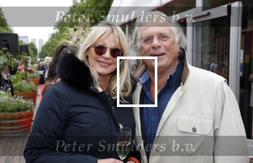 Amsterdam 17 mei 2019
Opening Art Zuid door Jan des Bouvrie. De zoon van Jan Cremer , ivan Cremer had ook een heel mooi kunstwerk gemaakt. jan kwam met zijn vrouw Babette