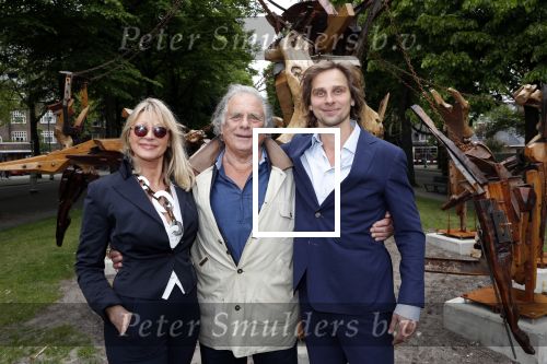 Amsterdam 17 mei 2019
Opening Art Zuid door Jan des Bouvrie. De zoon van Jan Cremer , ivan Cremer had ook een heel mooi kunstwerk gemaakt. jan kwam met zijn vrouw Babette