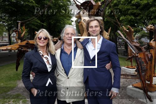 Amsterdam 17 mei 2019
Opening Art Zuid door Jan des Bouvrie. De zoon van Jan Cremer , ivan Cremer had ook een heel mooi kunstwerk gemaakt. jan kwam met zijn vrouw Babette