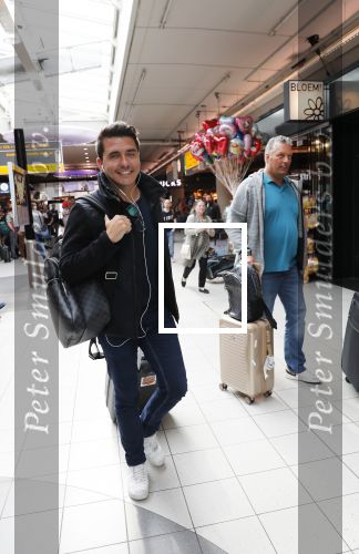 Schiphol  19 mei 2019
Vele fans wachten Duncan Laurence op nadat hij op schiphol is geland . De avond ervoor heeft hij het songfestival gewonnen in israel. Jan Smit met ome Cor