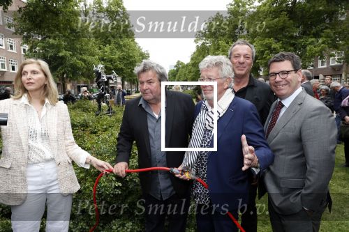 Amsterdam 17 mei 2019
Opening Art Zuid door Jan des Bouvrie. Jan met Michiel Romeyn en Roberto Meyer en Cintha van Heeswijck