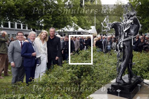 Amsterdam 17 mei 2019
Opening Art Zuid door Jan des Bouvrie. Jan met Michiel Romeyn en Roberto Meyer en Cintha van Heeswijck