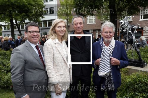 Amsterdam 17 mei 2019
Opening Art Zuid door Jan des Bouvrie. Jan met Michiel Romeyn en Roberto Meyer en Cintha van Heeswijck