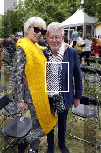 Amsterdam 17 mei 2019
Opening Art Zuid door Jan des Bouvrie. jan met zijn vrouw Monique