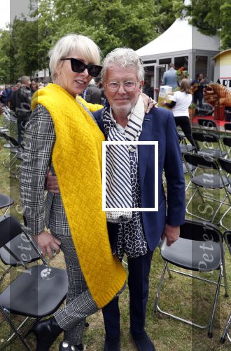 Amsterdam 17 mei 2019
Opening Art Zuid door Jan des Bouvrie. jan met zijn vrouw Monique
